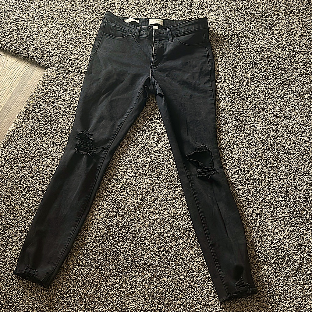Universal Thread, 4/27, Black